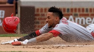 MLB随一の驚異的スピード!?　一二塁間に挟まれたが…相手ミスで一気に生還