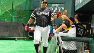 鷹デスパイネが紅白戦で待望の一発、CSに「いい感じで入れる」