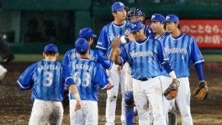 横浜DeNAが21安打13得点の猛攻で阪神撃破！雨中の乱戦を制して1勝1敗！