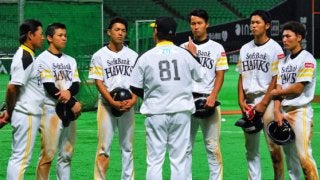 これもソフトB流育成方法の1つ!?　CS前の全体練習に若手が“助っ人”参加