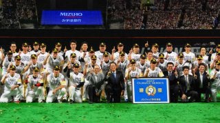 ホークス歓喜ビールかけ　長谷川勇選手会長「突破確率0％覆してやりました」