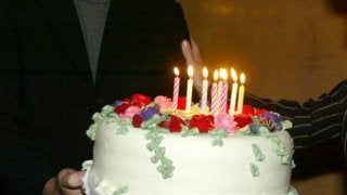 磯山さやか、熊田曜子らに誕生日を祝われ嬉し泣き