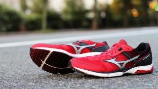 ミズノ、フィット感を調整できるランニングシューズ「WAVE EMPEROR 3」発売