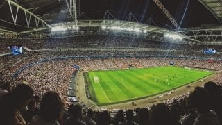 ブッキング・ドットコム、欧州サッカー連盟とパートナー提携…選手権・試合の予約をサポート