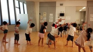 逆上がりのやり方をレッスン！「鉄棒メインの体操教室」開催