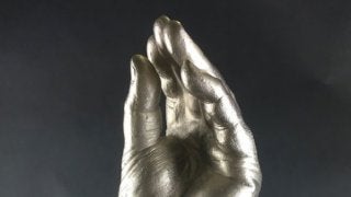 日ハムの新春福袋、限定1点の非売品「木田GM補佐黄金の左手像」が当たる!?