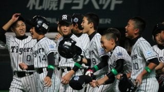 阪神・八木裕監督が「伝統の一戦」の意義を伝え、巨人に代打サヨナラ勝ち【NPB12球団ジュニアトーナメント】