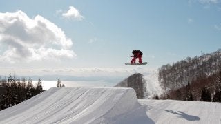 星野リゾート アルツ磐梯、プロスノーボーダー鬼塚雅の練習パークを造成