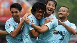 名波監督も「すごいやつだ」と驚嘆。ジュビロを変えた中村俊輔の存在