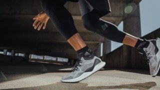 アディダス、多方向の動きに対応する「アルファバウンス ビヨンド」発売