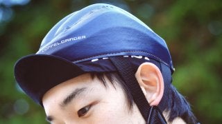 普段着に合わせやすいベーシックな自転車用カスク発売