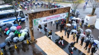 プロ野球キャンプがスタート　宮崎と沖縄、それぞれの楽しみ方