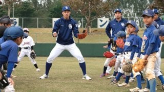 中日がキャンプ地で野球教室　京田らが沖縄県内7チーム137人の子供を指導
