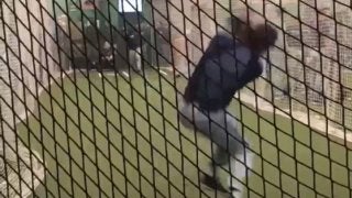 米大学の投手が強烈ライナーを衝撃のスーパーキャッチ、現地で話題に