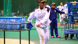 ホークス工藤監督が今キャンプ“初投げ”　塚田相手に80球「足がつりそう」