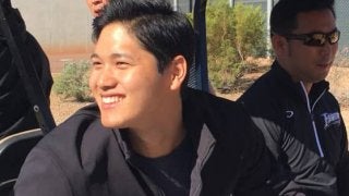 大谷が日ハムキャンプ訪問　清宮と“グータッチ”、現地スタッフ感激「最高」