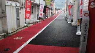 ここは九州？　キャンプ地・日南の街を真っ赤に染める地元市民のカープ愛
