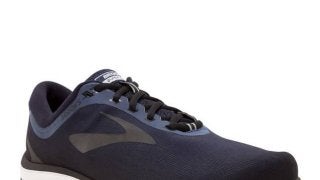 ブルックス、ランニングシューズ「フロー7」「レベル」の日本限定カラー発売