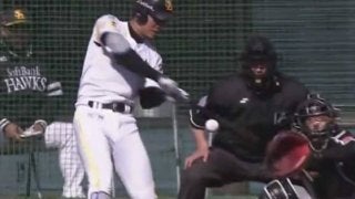 ホークス上林、2年連続チーム実戦第1号　父親に贈るバースデー弾に