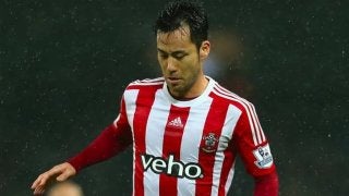 吉田麻也が左ヒザ負傷、靭帯損傷でギプス姿をSNSに投稿