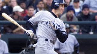 右翼から“キック”で本塁生還阻止!?　MLB公式が“伝説プレー”公開で改めて脚光