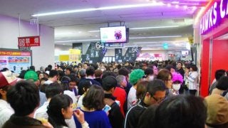 鷹グルメ食べ放題の「シーズンスタートデー」　混雑で動けず