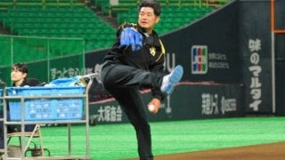 ホークス工藤監督早出特打で打撃投手　上林のバットへし折り「明日一面だ！」