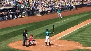 【MLB】イチロー、マリナーズ6シーズンぶり打席は見逃し三振　登場時には大歓声も