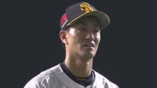 ホークス城所、G小林の痛烈打球に絶妙スライディングで美技！