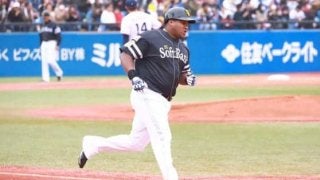 鷹デスパイネが驚愕の3打席連続ホームラン　6回の第3打席でも左翼席へ