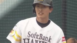 えっ？　これがヒットになるの？　速すぎるホークス育成ドラ2が衝撃の一打