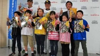 ホークスが県内小学生に文具贈呈　児童挨拶に柳田感動「俺の百万倍すごい」