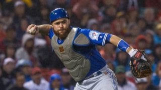 【MLB】35歳捕手の“ハッスルプレー”が話題に　ネットに突っ込む好捕に会場拍手