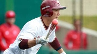 「バカになれる男」楽天・岡島豪郎は、選手会長、第３の捕手と大忙し