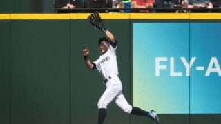 MLB最年長イチローのスーパー捕球にメディア驚嘆「不老の奇跡」「ワオ」