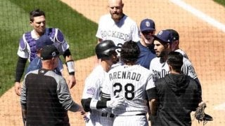 【MLB】ロッキーズ主砲が大激怒で衝撃の大乱闘　パドレス右腕に右フック、結末は…