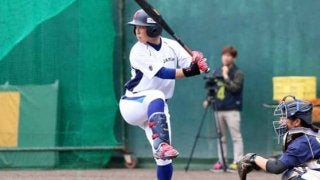 身長159cmもフルスイングで柵越え　プロから女子野球W杯を目指す“6割打者”