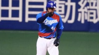 “竜のモヤさま”昇格即4安打3打点　未経験の一塁手には「ワオ…」と頭抱える
