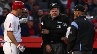 【MLB】大谷出場試合で球審交代のアクシデント　トラウトのファウルボールが右腕直撃