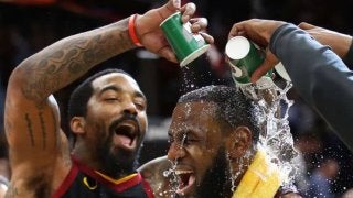 逆転シュートを叩き落とし決勝ブザービーター、レブロンの独壇場でキャブズが勝利