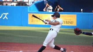 名門仕込みのフルスイングで吉澤一翔が2本塁打！早大が明大に逆転勝ち【東京六大学野球】
