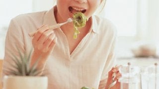 ついつい食べ過ぎちゃう人に朗報！食べ過ぎを抑える3つのコツ