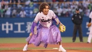 TOKIOのリーダー？「島茂子」が始球式　「全国のキャバレーを回ってます」