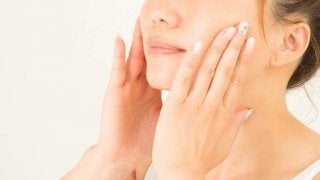 お風呂上がりにやってみよう！　顔のタルミを防いで、今日から見た目マイナス5歳