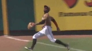 【MLB】21歳若手有望株の“アクロバティック美技”が話題　「次のイチロー」「忍者」