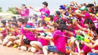 水風船が飛び交う水掛け祭り「ウォーターランフェスティバル」が横浜で開催