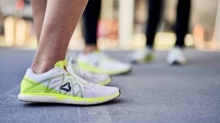 リーボック、約100グラムのレーシングシューズ「FLOATRIDERUNFAST PRO」限定発売