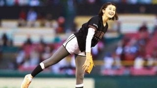鈴木ちなみさんが楽天-中日戦で始球式「練習も含めて、一番良い投球」
