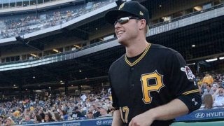 【MLB】一体なにが？　左飛のはずが本塁打に…　パイレーツ野手が痛恨の“トス”