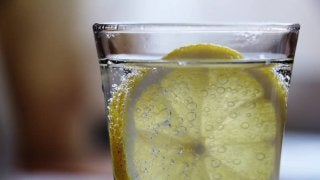 炭酸水を食事の前に飲むだけのシンプルなダイエット法